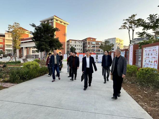 接“书香墨香校园”工作评估检查凯发k8国际南安市园美小学迎